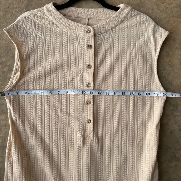 Sleeveless Cream Top - Picture 2 of 7